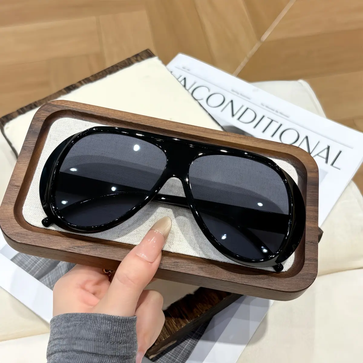Black frame, gray lenses