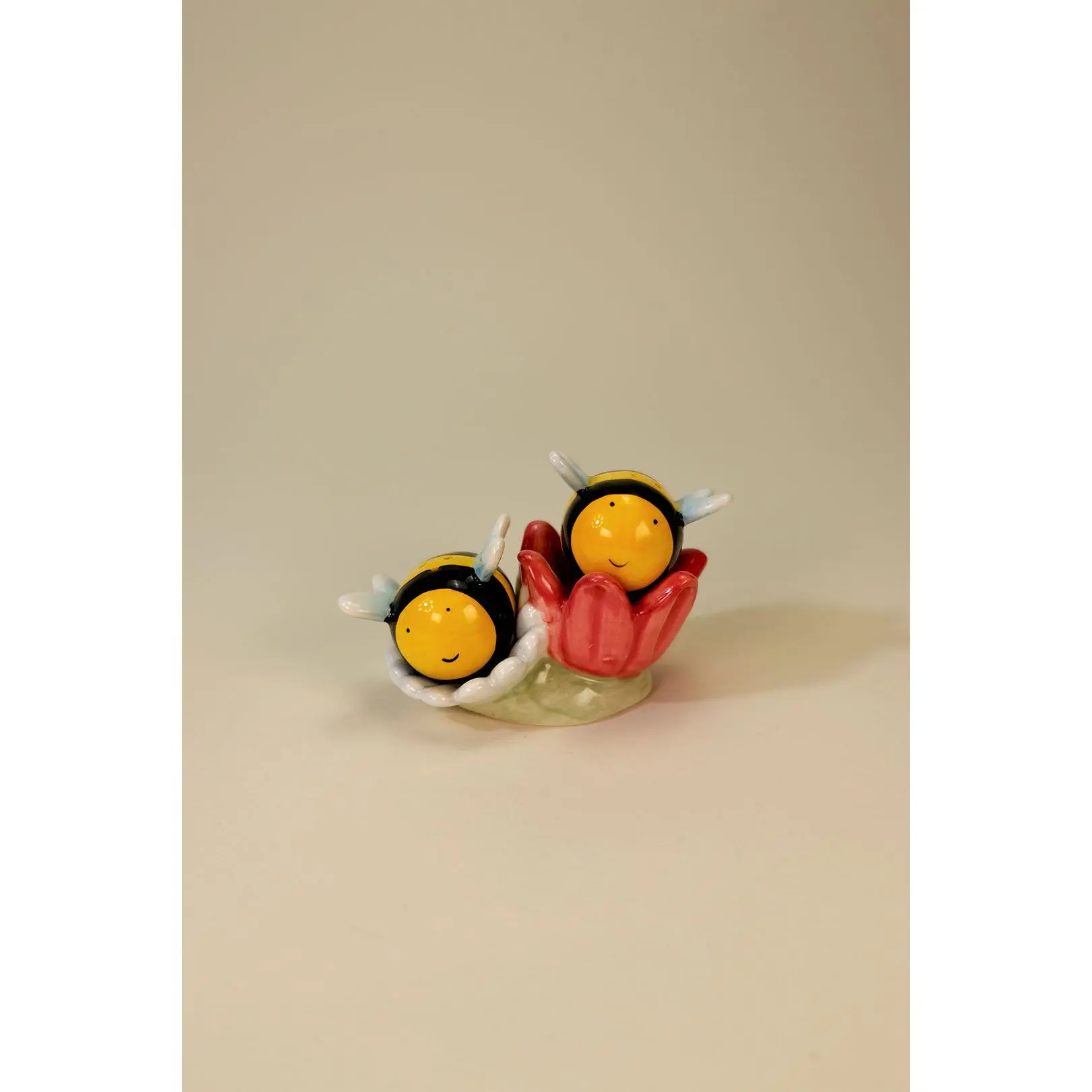 Bumble Bee & Flower Salt & Pepper Set