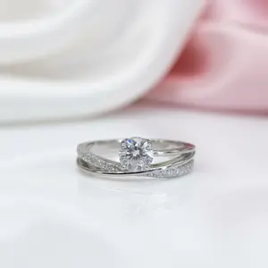 Round Cut 0.5 Ct VVS1 Diamond Option Engagement Ring