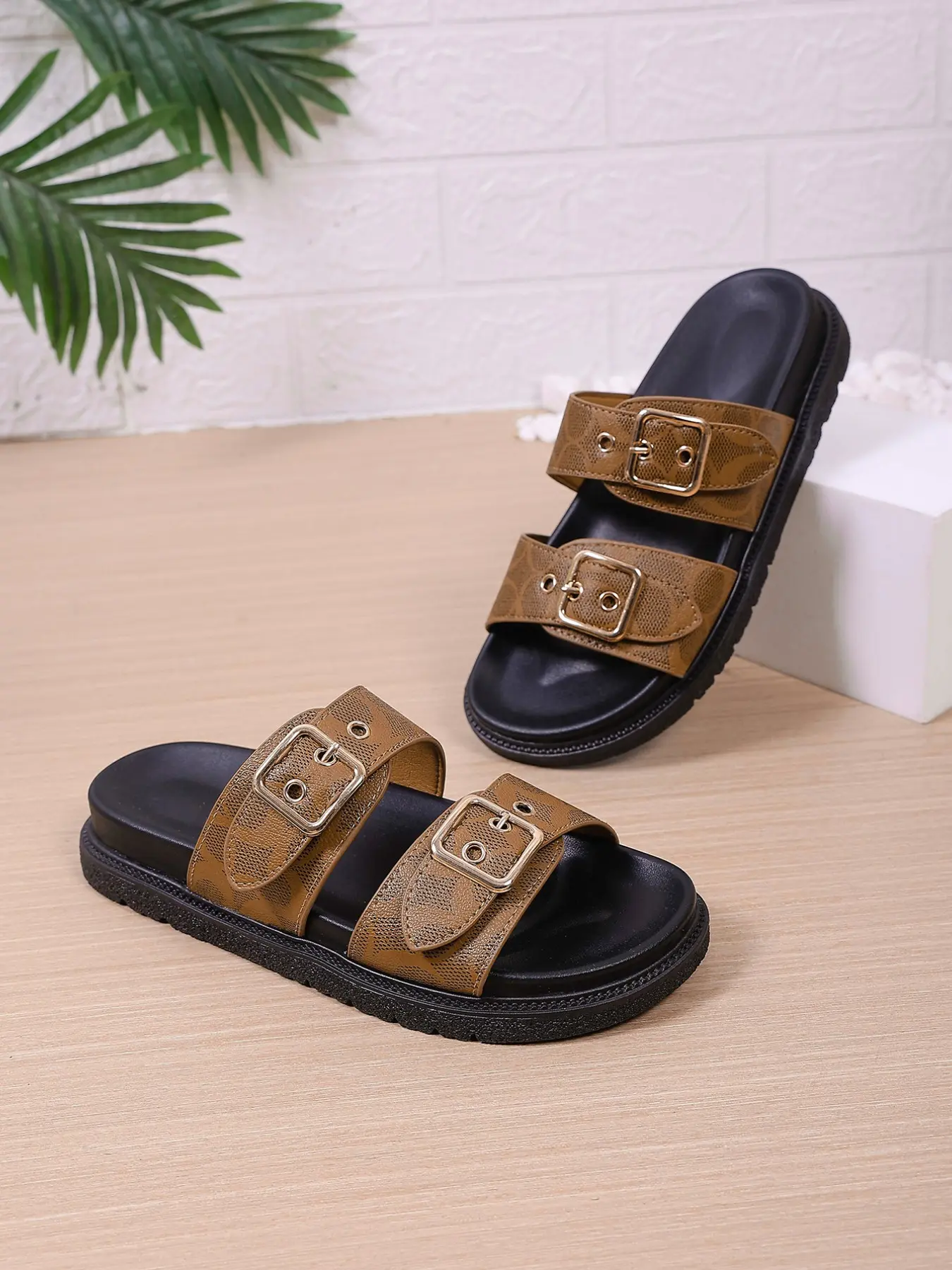 2026 Summer New Sandals for Women, Adjustable Metal Buckle, Thick Sole, Casual Comfortable Beach Shoes, High End Sandals