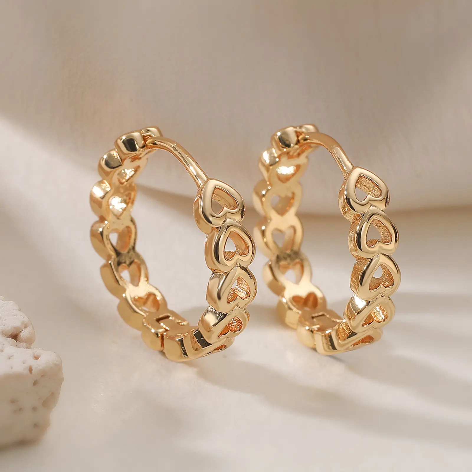 New Arrival: Stylish & Minimalist 18K Gold-Plated Copper Hoop Earrings — Hollow Heart Design, Unique & Versatile, Perfect for Daily Wear