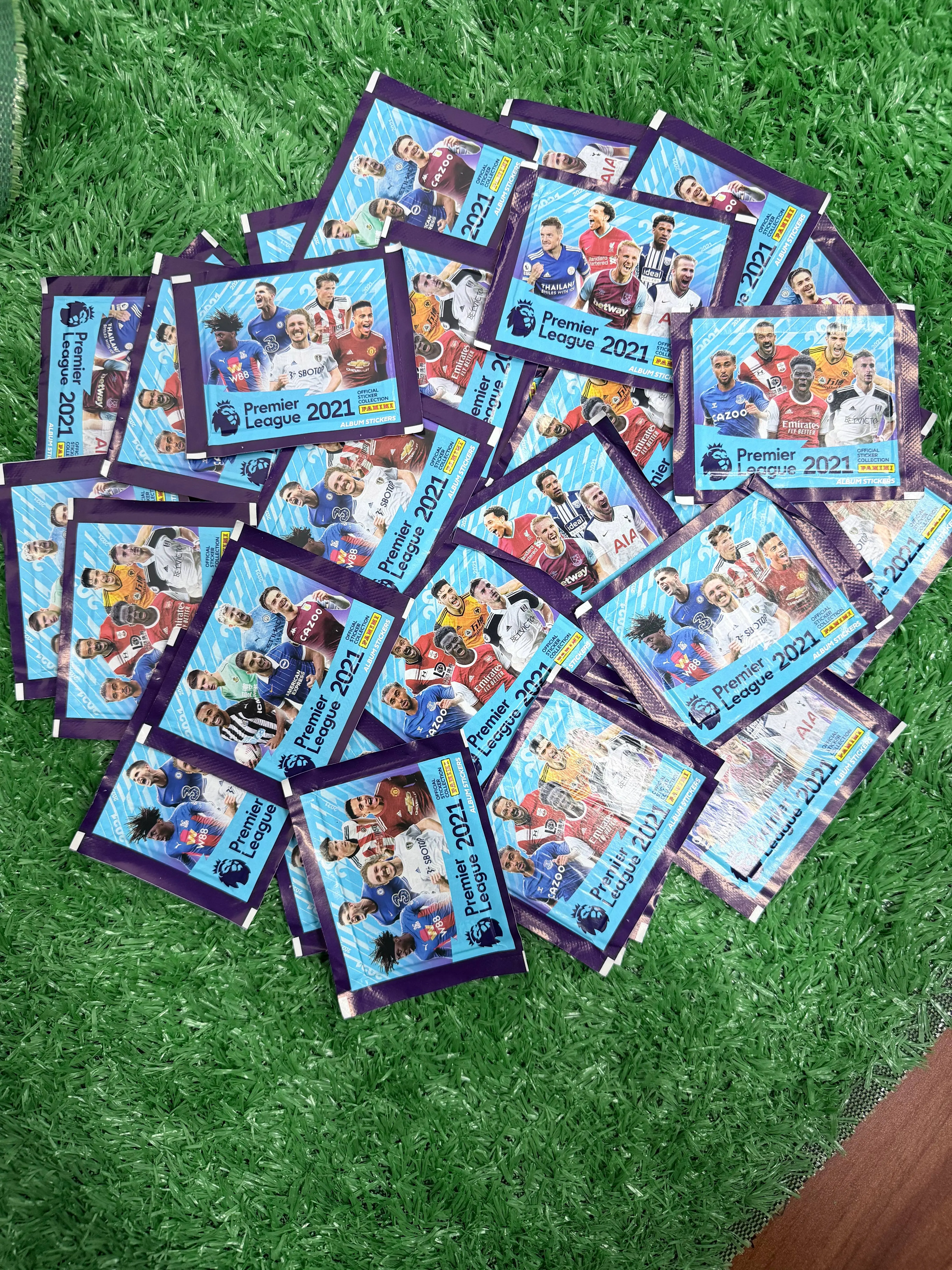 PANINI Premier League 2021 Random Sticker Pack – 5 Stickers Per Pack, Soccer Player Collectible Stickers, Random Players & Designs for Football Fans