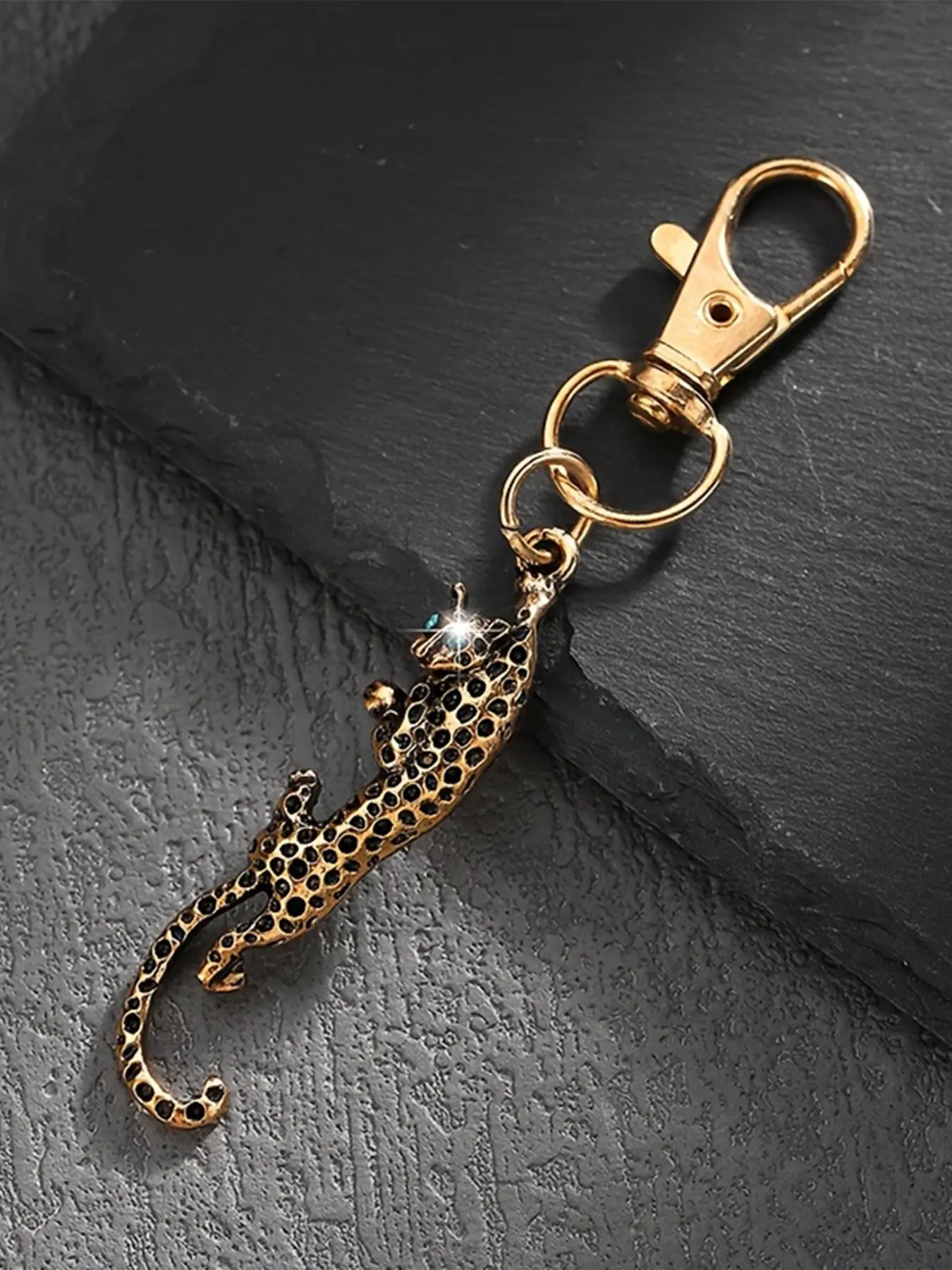 【Black Friday】Vintage Leopard Metal Bag Charm Pendants – Keychain & Bag Pendant with Rhinestone Eyes, Bag Decoration & Bag Chain Charms for Backpack Purse, Purse Charms for Handbags, Ideal for Street Style & Punk Lovers, Christmas Gift for Women