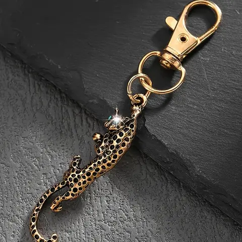 Vintage Leopard Metal Bag Charm Pendants – Bold Keychain & Bag Pendant with Rhinestone Eyes, Edgy Bag Decoration & Bag Chain Charms for Backpack Purse, Ideal for Street Style & Punk Lovers, Christmas & Thanksgiving Gift for Women