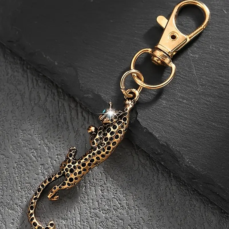 Vintage Leopard Metal Bag Charm Pendants – Bold Keychain & Bag Pendant with Rhinestone Eyes, Edgy Bag Decoration & Bag Chain Charms for Backpack Purse, Ideal for Street Style & Punk Lovers, Christmas & Thanksgiving Gift for Women