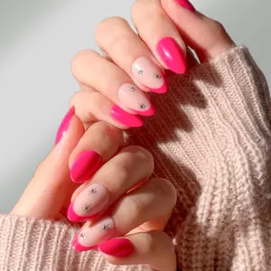 Celestial Pink Press-On Nails with Irresistible Glitter Starburst Rhinestones for Glamorous Nights Out & Special Occasions