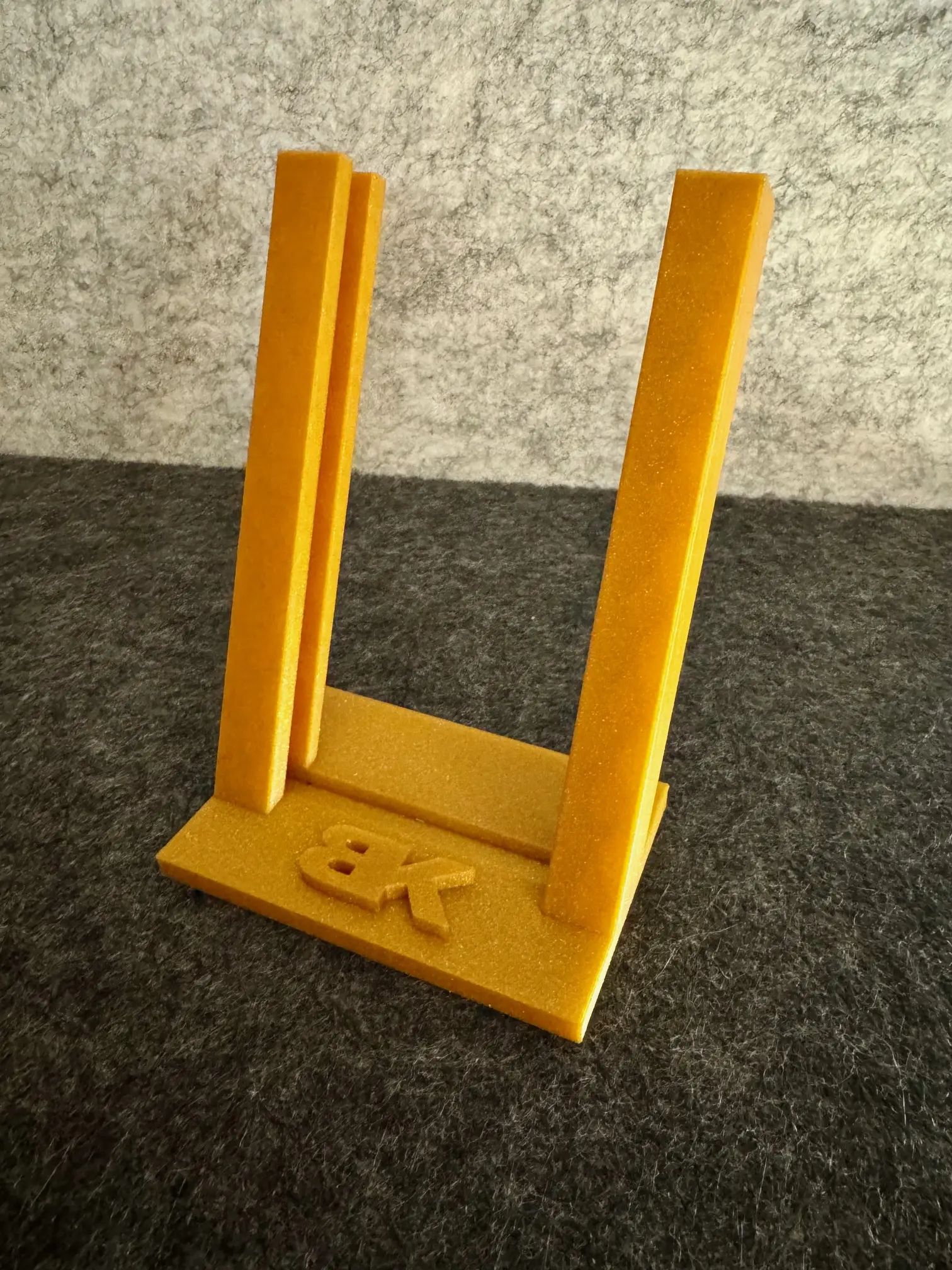 Gold Plastic Stand With Logo x4 - Ideal for Displaying Items - Durable and Stable Design