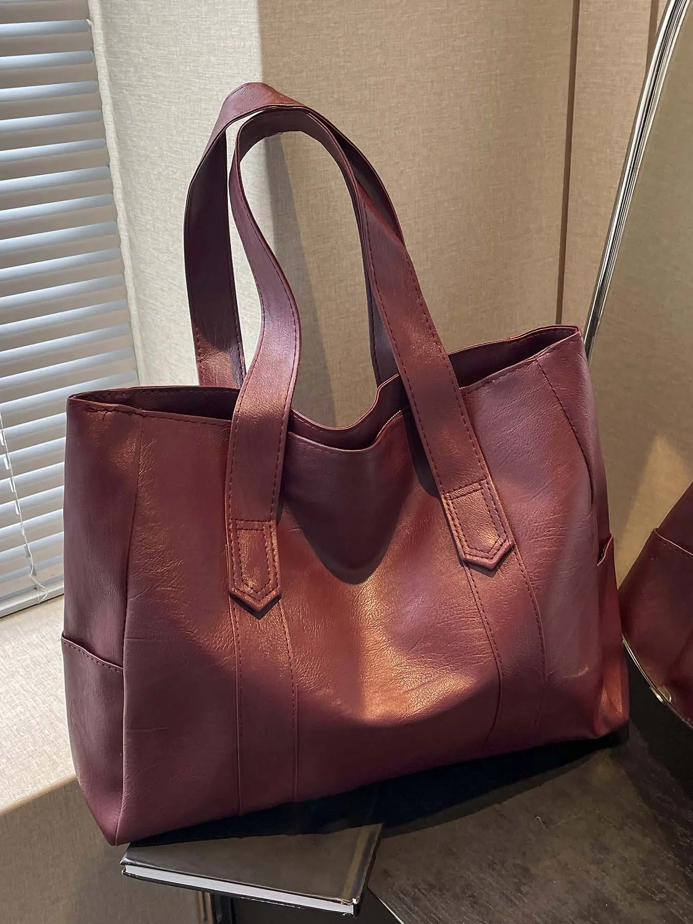 Retro distressed shoulder tote bag, PU Tote Satchel, daily commuter handbag, simple, classic and versatile with multiple colors to choose from, casual and fashionable, niche design suitable for daily travel, shopping, etc.