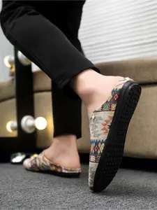 2026 Men's Spring and Summer Retro Versatile Random Pattern Printed Slip-On Canvas Mules, Lightweight Non-slip Daily Casual Men's Shoes