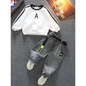 2026 new spring and autumn boys' outfit, a casual and stylish two-piece set, featuring a fashionable and cool jacket, suitable for toddlers and young children, perfect for outdoor activities