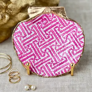 Pink Fretwork Design Scallop Shell