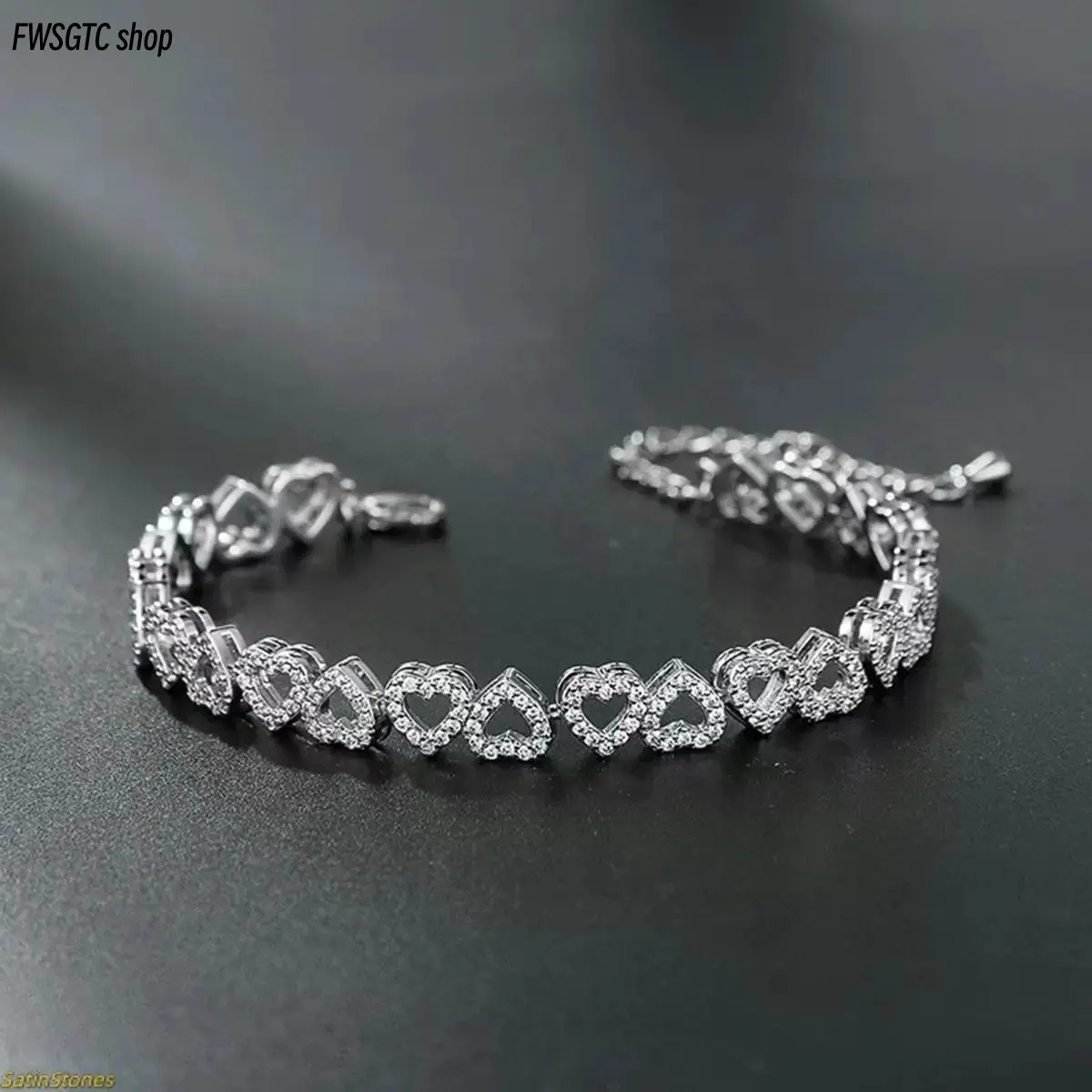 2026 New Women’s Light Luxury Adjustable Bracelet, Super Spark Full Diamond Heart Spliced European Jewelry. Premium High-End Ladies Accessory Perfect for Daily Wear Matching