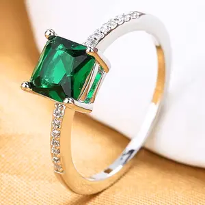 Vintage Emerald Square Ring – Minimalist Design, Perfect for Everyday Wear & Special Occasions, Stylish & Comfortable Statement Jewelry