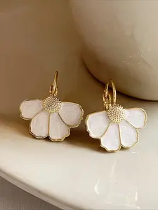 1 Pair of Elegant French Floral Hanging Earrings with Delicate Four Petal Floral Design, Suitable for Daily Party and Vacation Wear