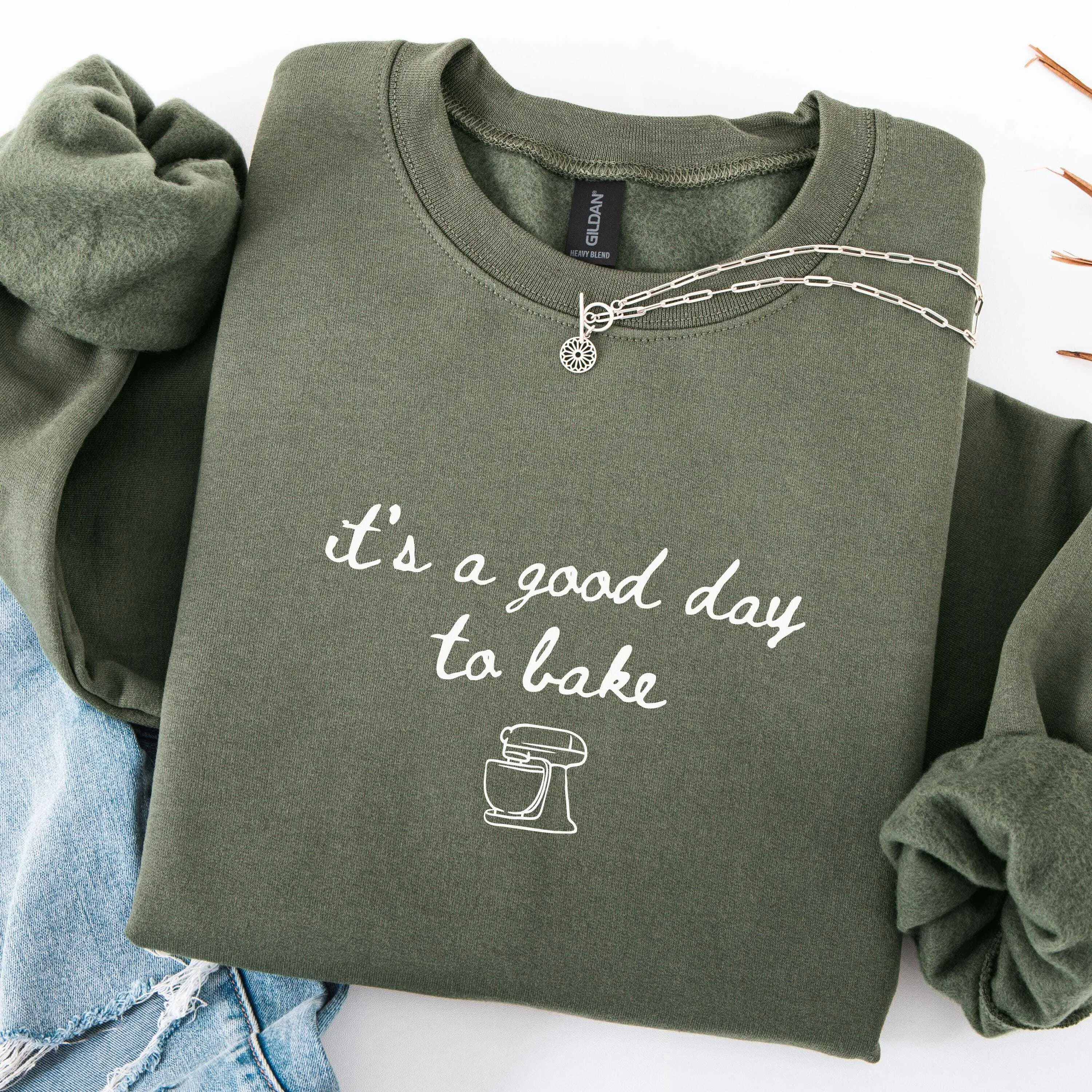 Baking  Sweatshirt / Short Sleeve T-SHIRT , Womens Baker, Home Baker Gift, Mom Baking Shirt