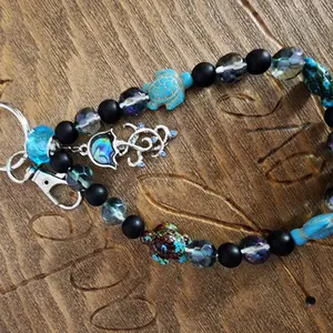 Crystal Jellyfish and Turtle Keychain - Elegant Design with Clear and Colorful Accents