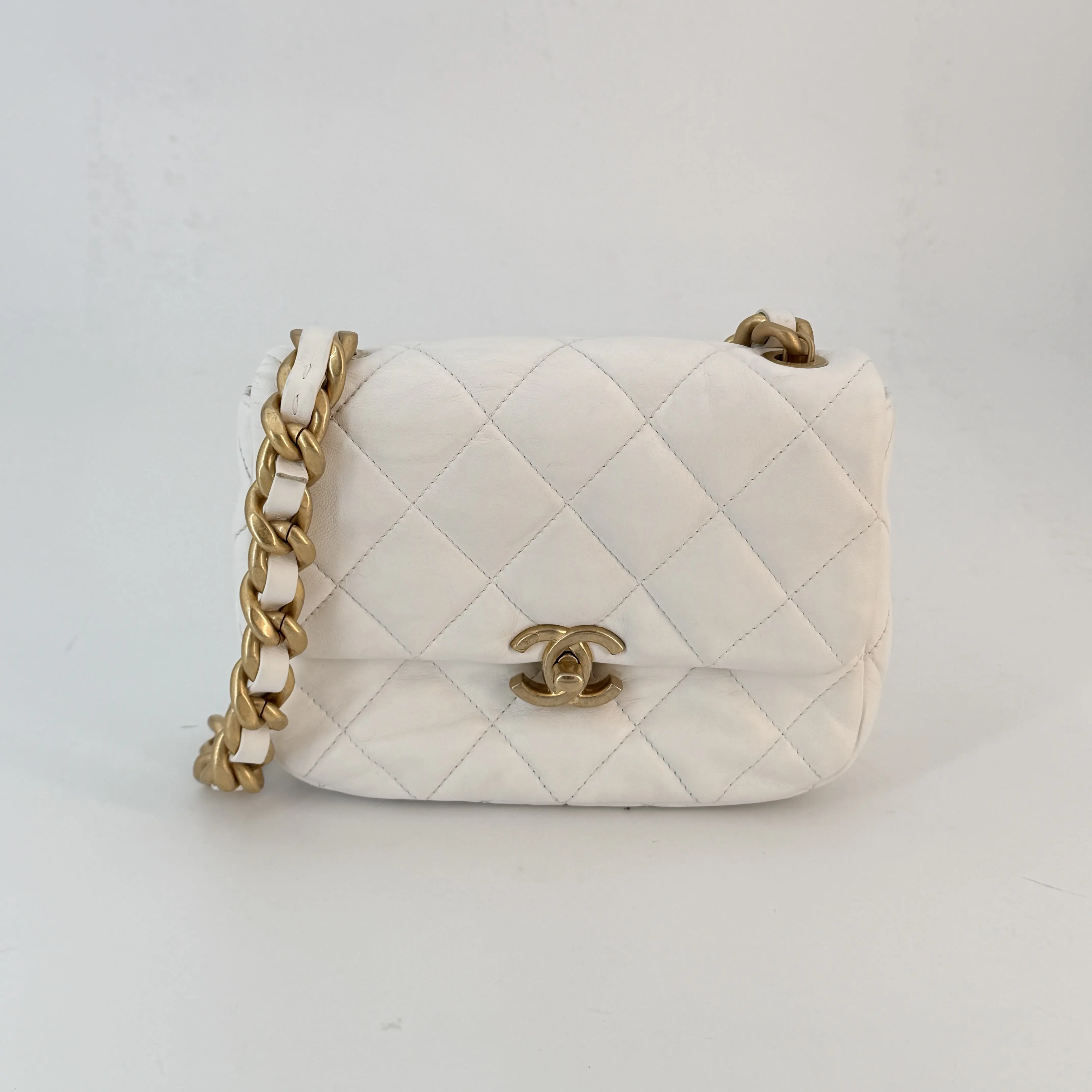 Pre-owned CHANEL lambskin Crossbody Bags White Crossbody Bag