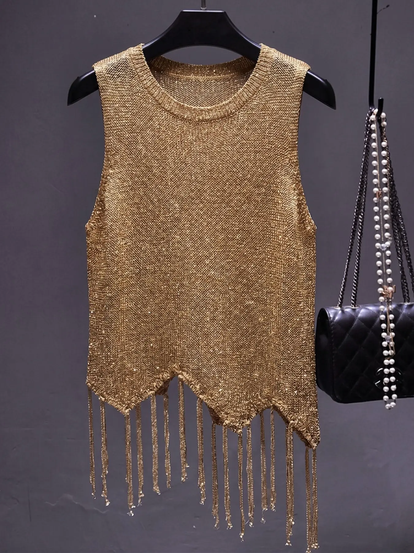 26 Graduation Season Elegant Women's Sleeveless Round Neck Knit Top, Summer Apparel, Music Festival Gold Silk-Blend Fringe Hem Sleeveless Vest, Graduation Top, Perfect for Daily Commuting, Dates, Vacations, Annual Meetings, and Parties