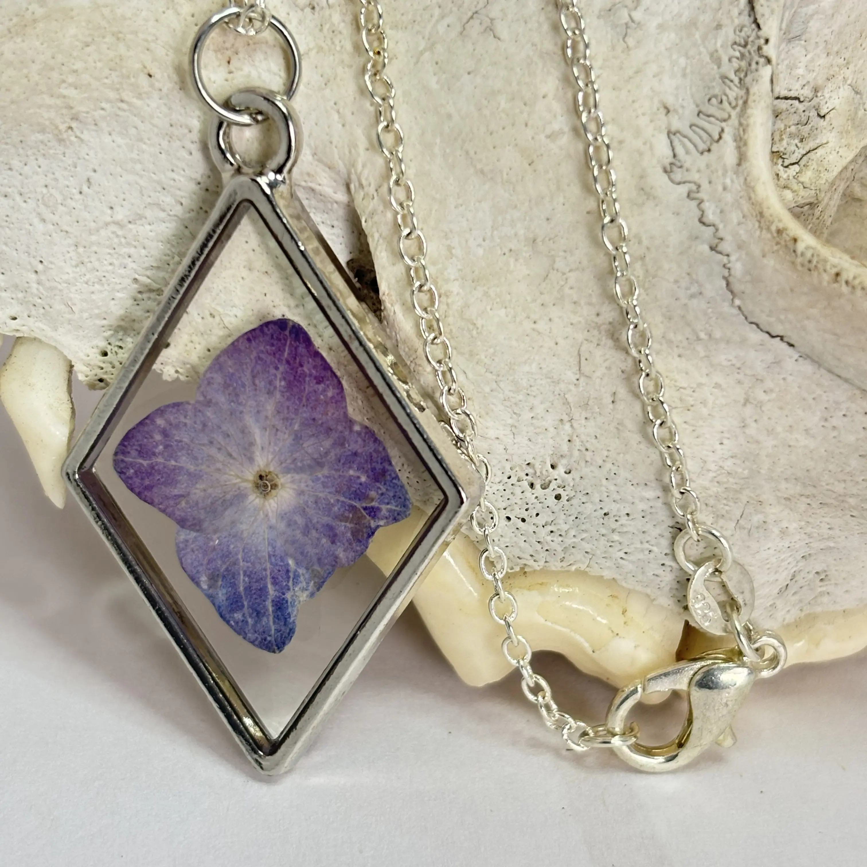 Women's Artistic Pressed Purple Hydrangea Flower Resin Pendant Necklace - 1in, Layering, Daily Botanical Costume Fashion Accessory, Birthday Thoughtful Meaningful Gift, Artistic Statement Necklace, Thoughtful Gifts, Flowers, Meaningful Gifts