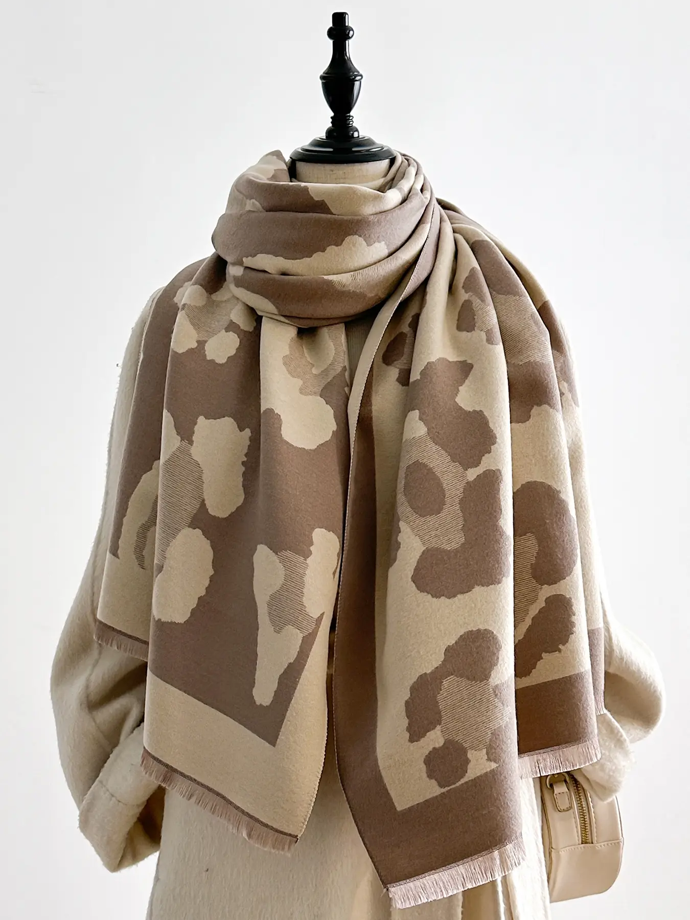 Women's Elegant Leopard Print Scarf, Soft Woven Fabric, Fitted Design, Warm Fall & Winter Accessory, Soft Warm Shawl, Perfect Holiday Gift