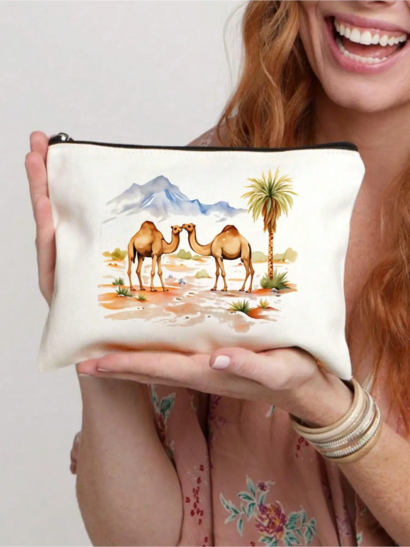 Camel and Coconut Tree Print Reusable Cosmetic Storage Bag with Camel Pattern, Lightweight Cosmetic and Toiletry Storage Bag, Zippered Cosmetic Bag, Lightweight Coin Purse, Toiletry Bag, Storage Bag, Travel Accessory, Ideal for Shopping