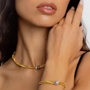LOOP Bracelet - Cubic Zirconia Pendant