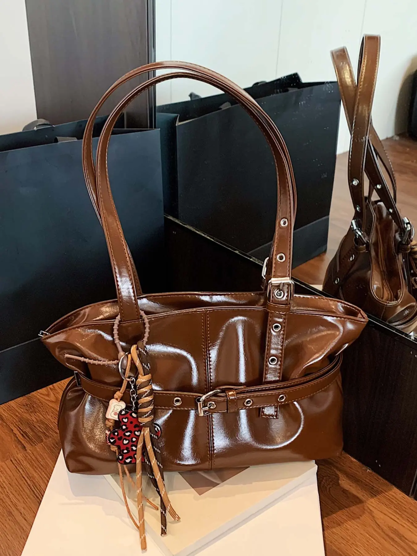 Retro stylish simple and classic one-shoulder handbag, rivet and metal buckle design, personalized, casual and versatile, multiple colors optional, Casual Trendy Bag, Elegant Commuter Bag, suitable for daily travel, shopping, dating, commuting, etc.