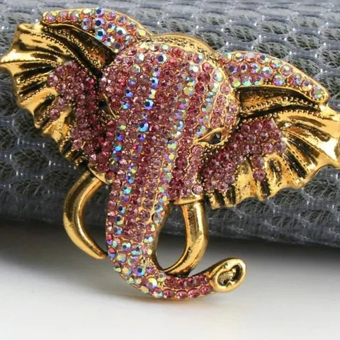 Vintage Crystal Elephant Exquisite Sparkling Brooch Pin, Luxurious Fashion Design, Elegant Animal Sparkle Accessory for Men and Women, Bead, Jewelry, Lapel Brooch