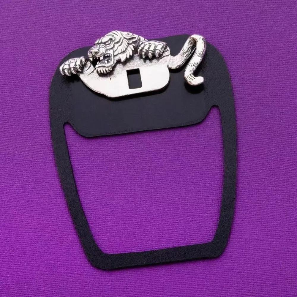 Retro Traditional Animal-Shaped Brooch for Men's Accessories, Heavy-Duty Crocodile Pattern Collar Button Decoration, Punk Fashion Tiger Design