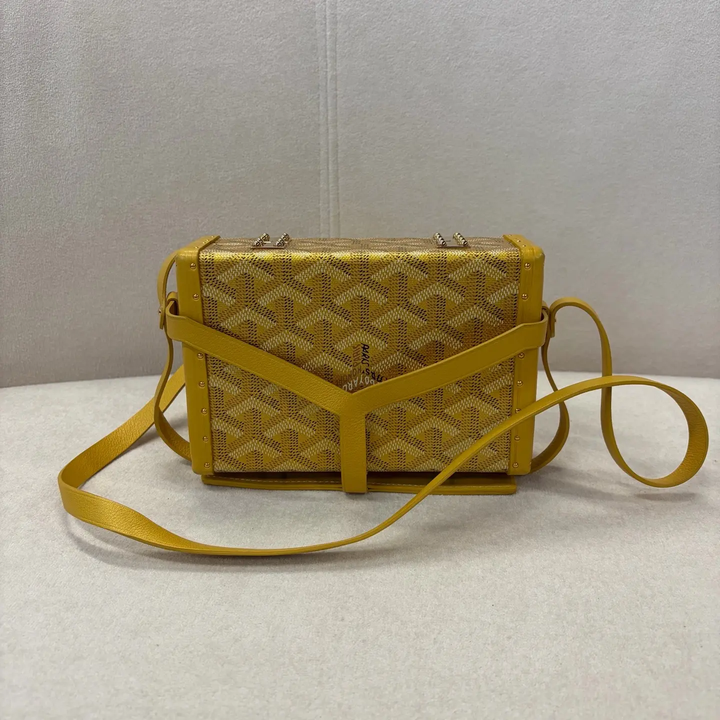 Pre-owned Goyard Minaudiere Trunk Bag Gold