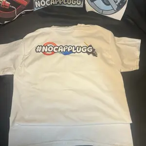 #NOCAPPLUGG White Logo Graphic T-Shirt