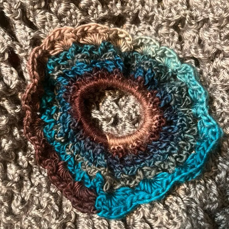 Crochet Scrunchie - Fan Design in Vibrant Teal and Brown Shades for Stylish Hair Accessory
