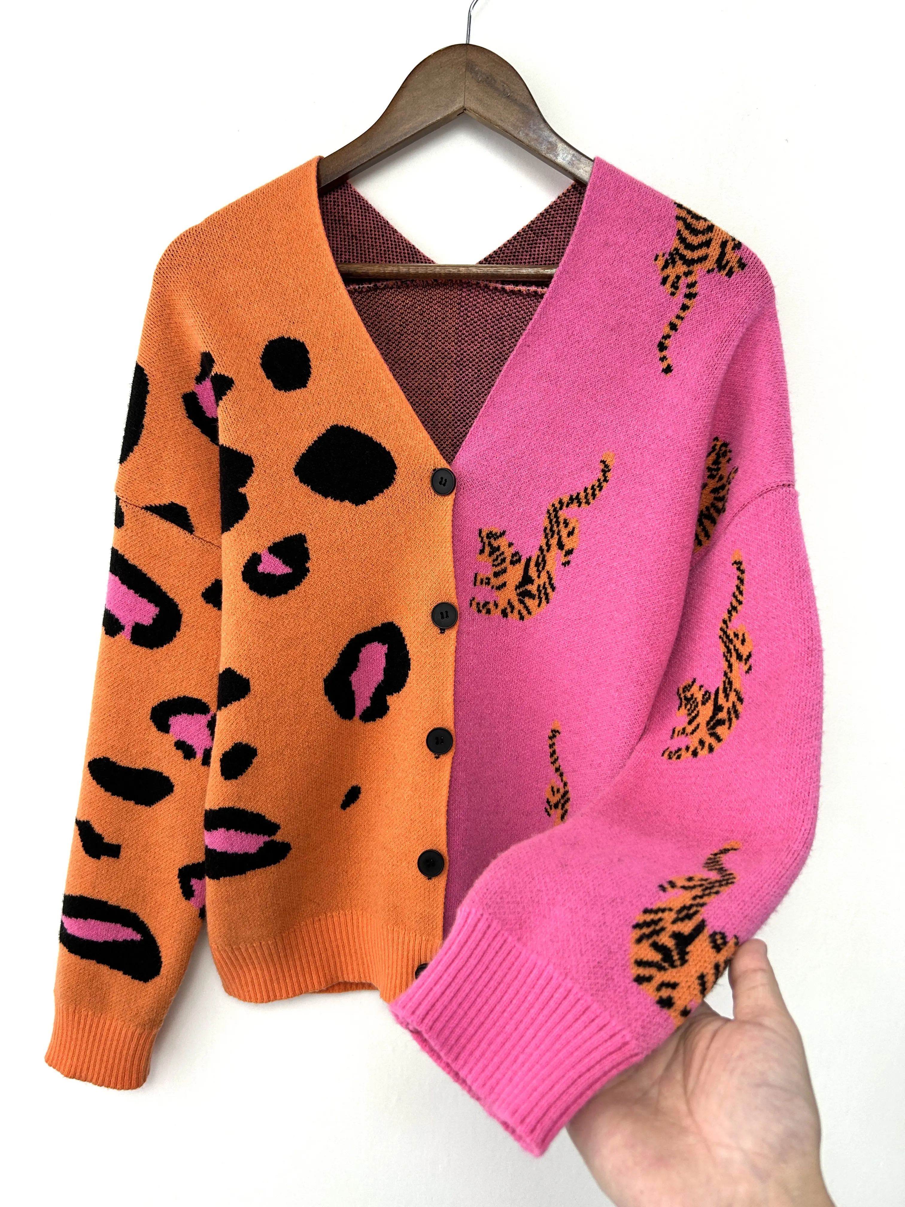 Women’s Leopard Print Cropped Cardigan, Chunky Knit Long Sleeve Button-Front Sweater with Contrast Trim, Relaxed Fit Cozy Fall Layering Top