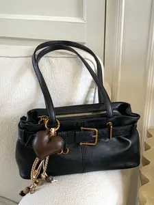 Simple textured baguette shoulder bag for women, underarm bag, fashionable belt buckle handbag, casual and versatile shoulder commuter bag, suitable for dating, shopping, commuting and other scenarios.