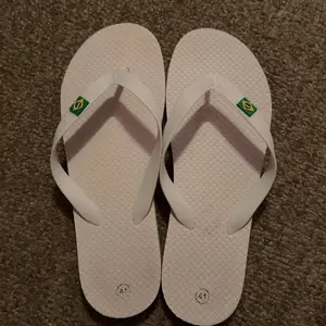 Summer New Casual Flip Flops, Slip On Sandal in Six Colors, Lightweight Eva Material with Argyle Pattern, Comfortable Soft Footbed for Beach and Pool Parties