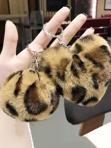 Personality classic retro Leopard fur ball keychain, niche design light luxury bag decoration pendant, simple fashion trend casual versatile daily bag accessories pendant, exquisite pendant suitable for small gifts, Fuzzy keychain