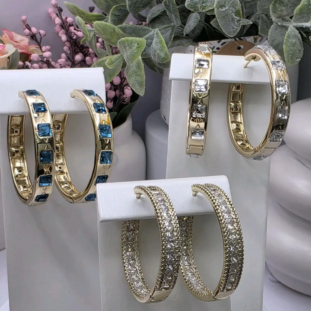 # 0236 Arracadas medianas adiamantadas oro laminado 14k Alta calidad