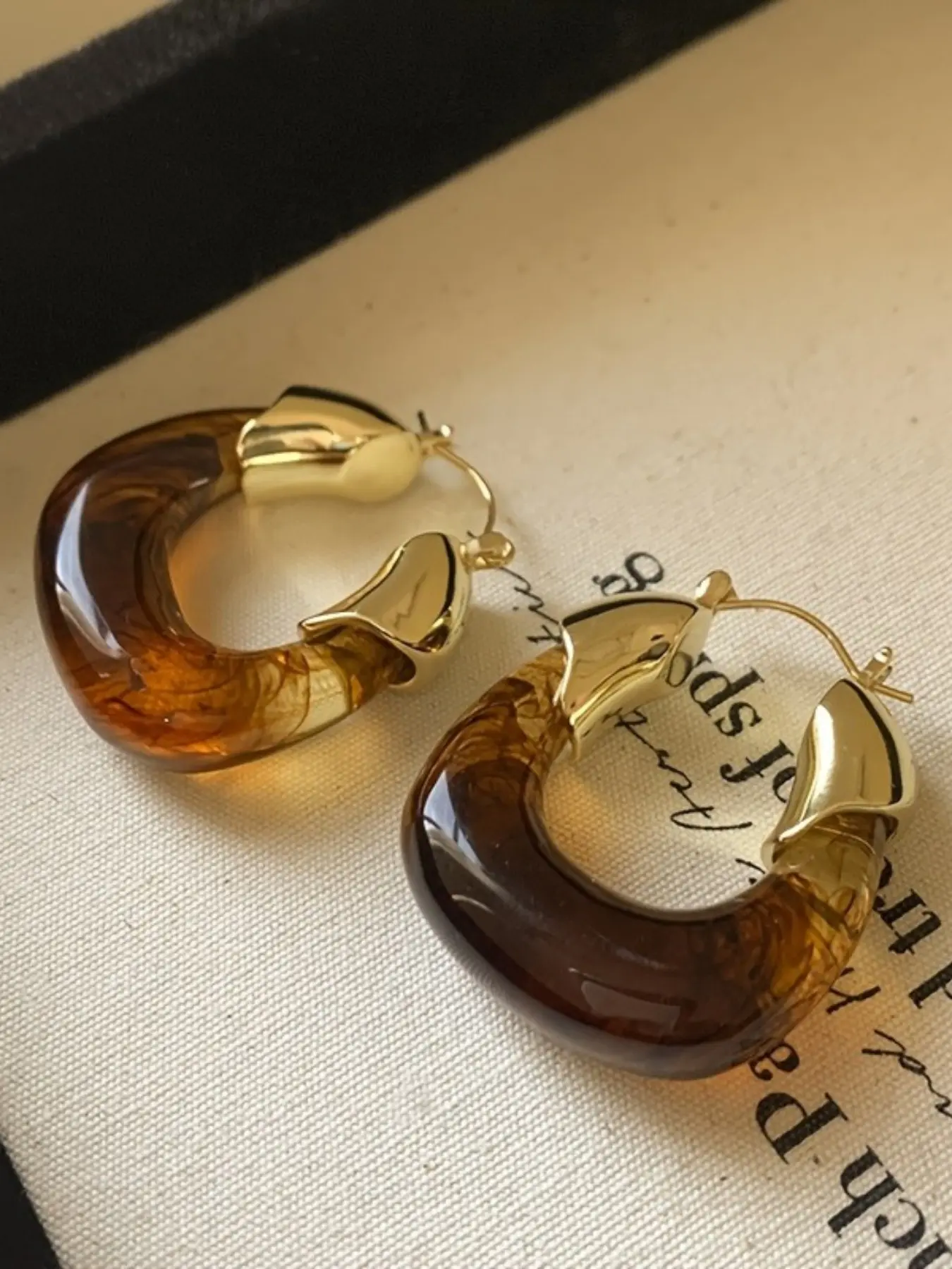 1 Pair of Retro Amber Resin Geometric Square Earrings for Women, Simple Casual Party Vacation Versatile U-shaped Earrings