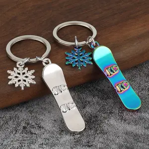 Mini Ski Board Keychain Cute Simulation Snowboard & Ice Skating Sports Pendant Stylish Backpack Bag Charm Ornament Creative Winter Sports Key Ring for Daily Decor & Gift