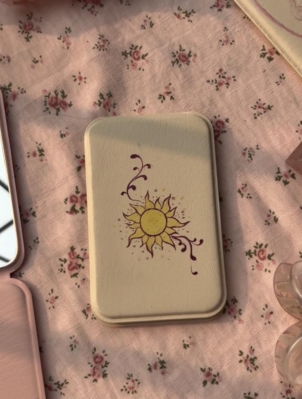 Handmade Drawing Mirror Portable Accessories  Cute Aesthetic Vanity Mirror Gift Compact Mirror