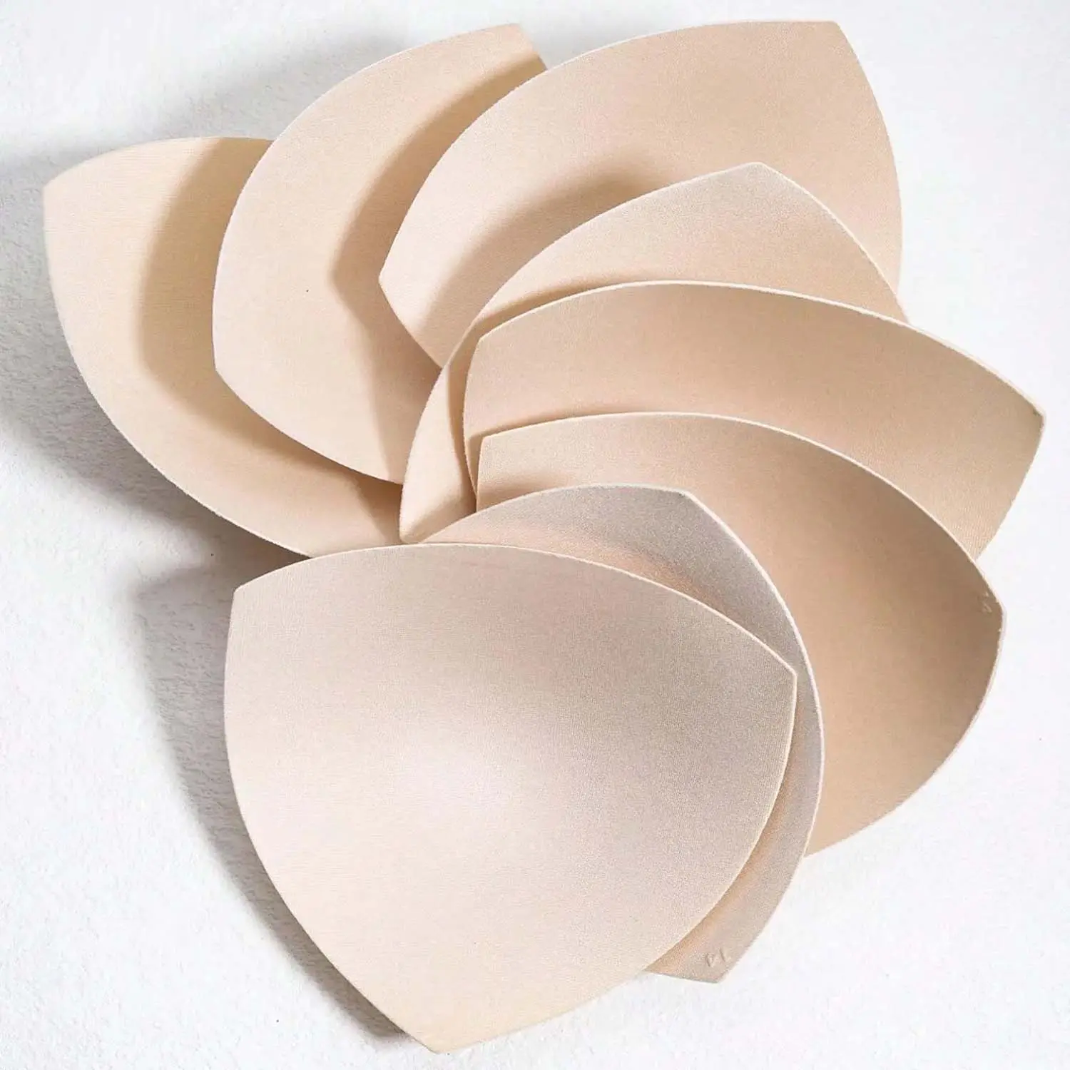 5 pairs of women's triangular underwear pads, insertable pads, detachable bra pads, using seamless sponge pads, designed specifically for sports occasions, are soft and comfortable underwear pad accessories.