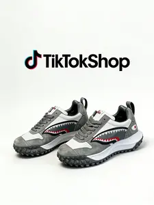 "Discreet Lift, Trend Boost" urban-outdoor platform skate shoes unveiled. 'A layered upper and chunky sole build a power aesthetic.' Stable support accompanies city and suburban exploration—the ultimate cool styling tool even for petite frames.