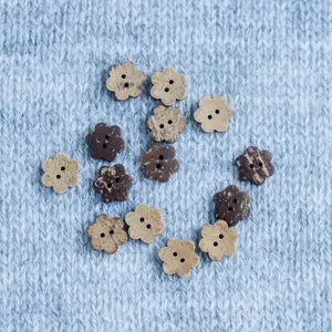 2 Holes Flower Coconut Shell Buttons - 17mm