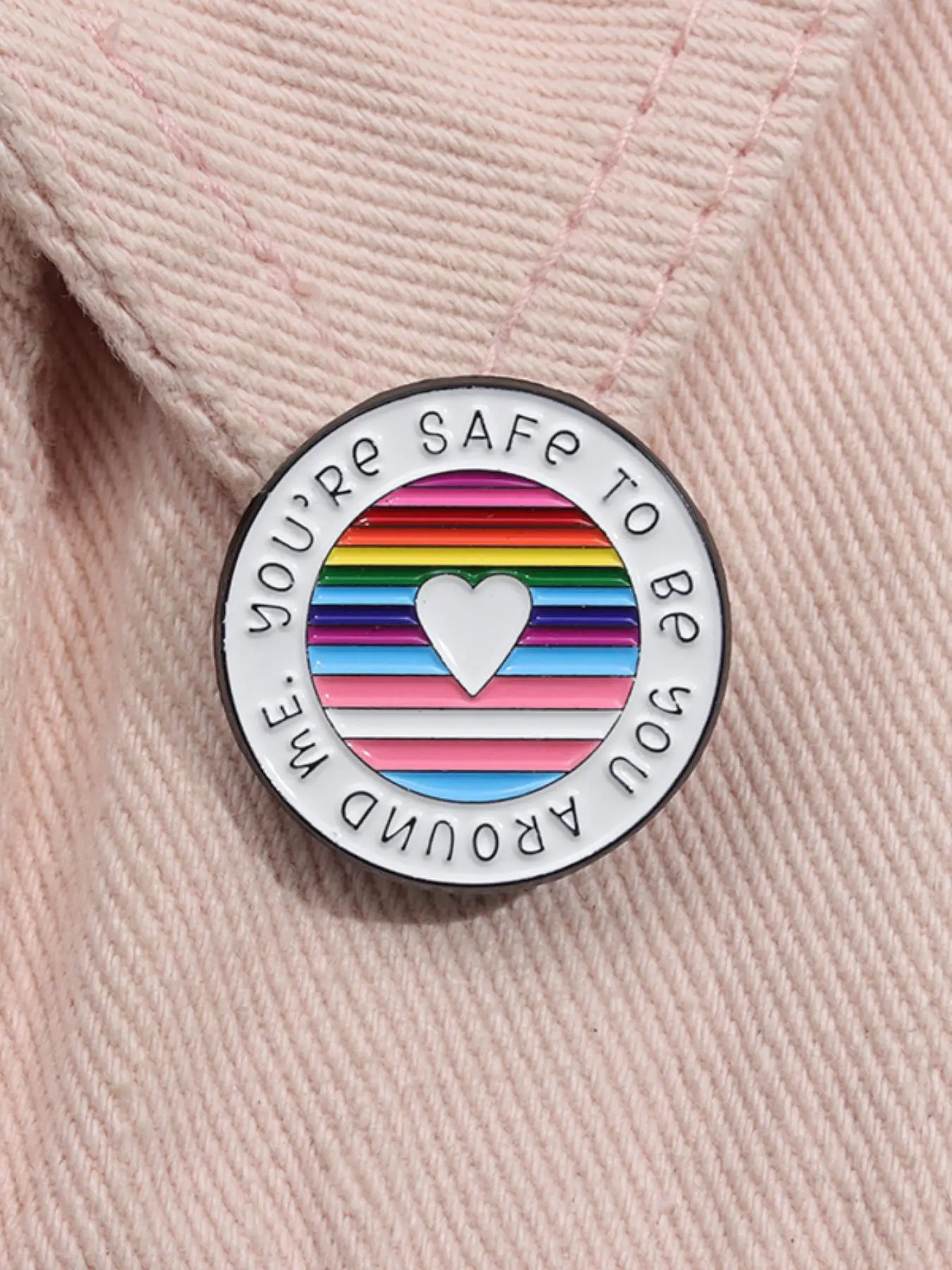Letter & Heart Design Brooch, Round Shaped Enamel Pin for Women & Men, Pride 2025, LGBTQ, Fashion Brooch for Daily Bag Decor, Trendy All-match Brooch