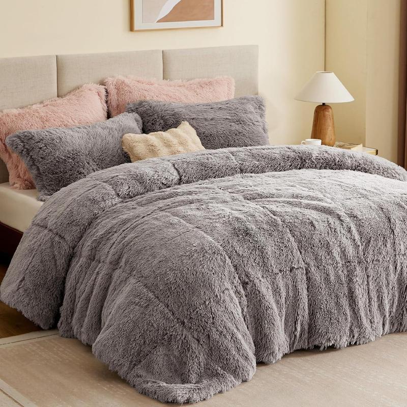Intelligent Design Malea Shaggy Comforter Set, Long Faux Fur Cozy down Alternative, Modern Casual Ultra Soft All Season Fluffy Bedding with Matching Sham, King/Cal King, Grey 3 Piece E&E Co. Ltd DBA JLA Home