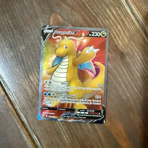 Pokemon TCG Dragonite V Evolving Skies