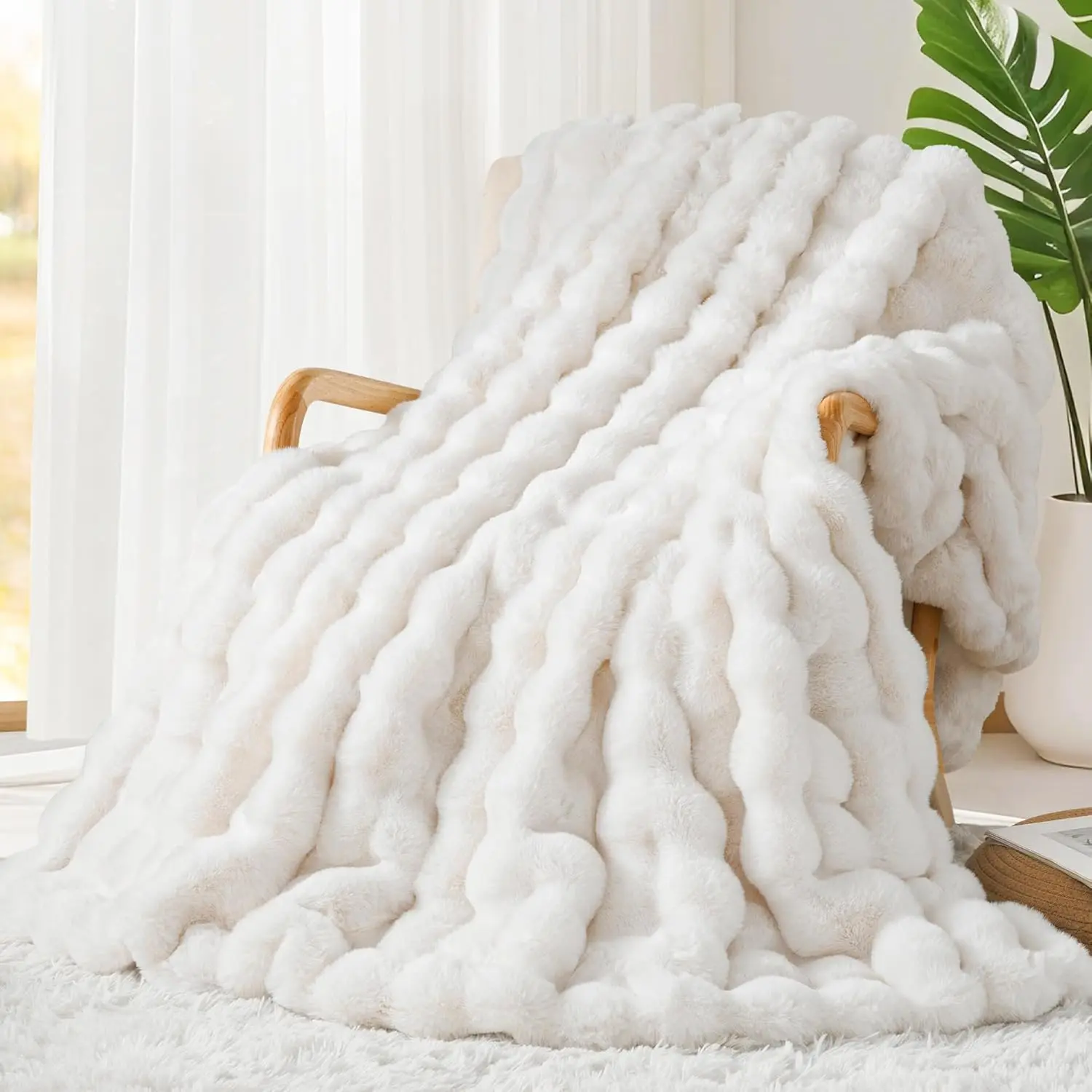 Luxury 1000GSM  Faux   Blanket, Super Heavy Warm Cozy Beige Cream Blankets for Couch Bed Sofa, Ruched Plush Fuzzy Elegant Soft Reversible  Blanket for Living Room Bedroom