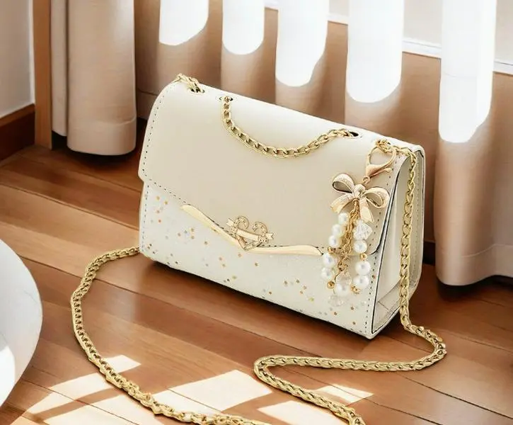 Small Retro Classic Messenger Bag for Women - Shoulder, Crossbody  Fashion Simple and Versatile(with accessories)