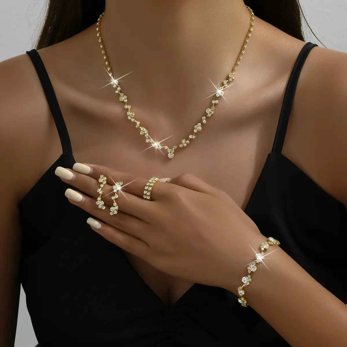 4pcs/Set Gold-Color Minimalist Delicate Claw Chain Necklace Earrings Bracelet Set, Fashion Accessories For Prom Or Party 4pcs/Set Gold-Color Minimalist Delicate Claw Chain Necklace Earrings Bracelet Set, Fashion Accessories For Prom Or Party