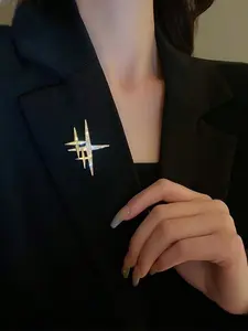 Fashion Simple Star Rhinestone Brooch Pin, Trendy Unique Lapel Pin, Anti-Slip Buckle Clothing Accessory, 1pc